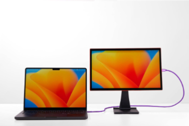 400nits高輝度ディスプレイの利用イメージ：明るい屋外でも鮮明な表示